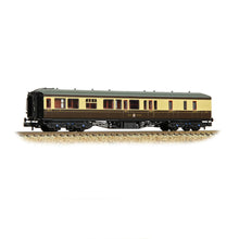 Load image into Gallery viewer, GWR Hawksworth Brake Third Corridor GWR Chocolate &amp; Cream - Bachmann -374-511A - Scale N
