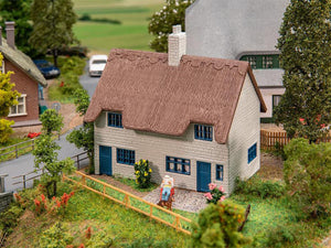 *House with Thatched Roof Hobby Kit I