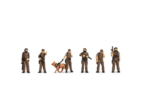 Special Forces (6) & Dog Figure Set