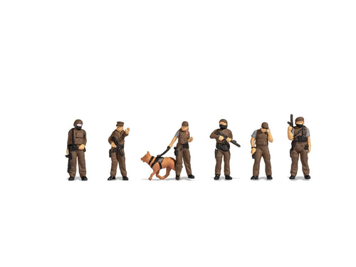 Special Forces (6) & Dog Figure Set