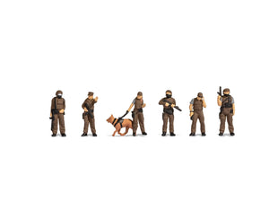 Special Forces (6) & Dog Figure Set