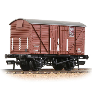 BR 12T Shock Van Corrugated Ends BR Bauxite (Early) - Bachmann -37-903B