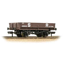 Load image into Gallery viewer, 3 Plank Wagon SR Brown - Bachmann -37-935
