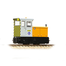 Load image into Gallery viewer, Baguley-Drewry 70hp Diesel ICI Orange &amp; Grey - Bachmann -392-028 - Scale 1:76
