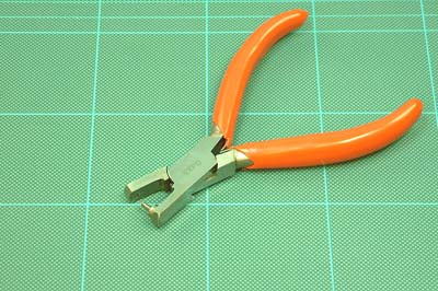 PLASTIC & LEATHER PUNCH PLIERS