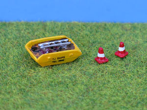 PD MARSH N GAUGE PAINTED SKIP & ROAD CONES