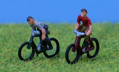 CYCLISTS PAINTED N GAUGE