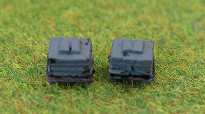 N GAUGE STACK OF SACKS ON PALLETS