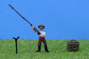 FISHERMAN WITH TACKLE BOX OO GAUGE