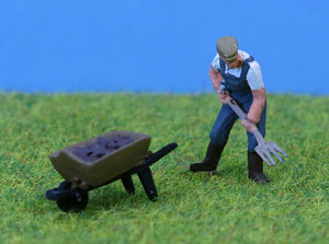 FARMER WITH PITCHFORK & BARROW OO GAUGE