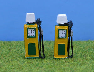 1950s PETROL PUMPS BP STYLE OO GAUGE