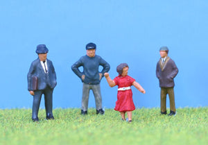 PD MARSH OO GAUGE PAINTED STANDING PEOPLE