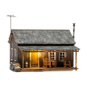 HO Rustic Cabin