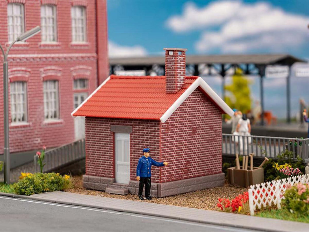 *Railway Hut with Attendant Kit III