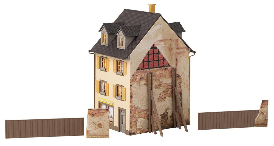 *Old Town Three Storey Houses Under Renovation Kit III