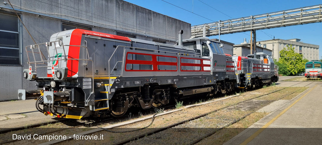 Mercitalia Rail, Effishunter 1000 silver livery with red stripes Rivarossi HR2900