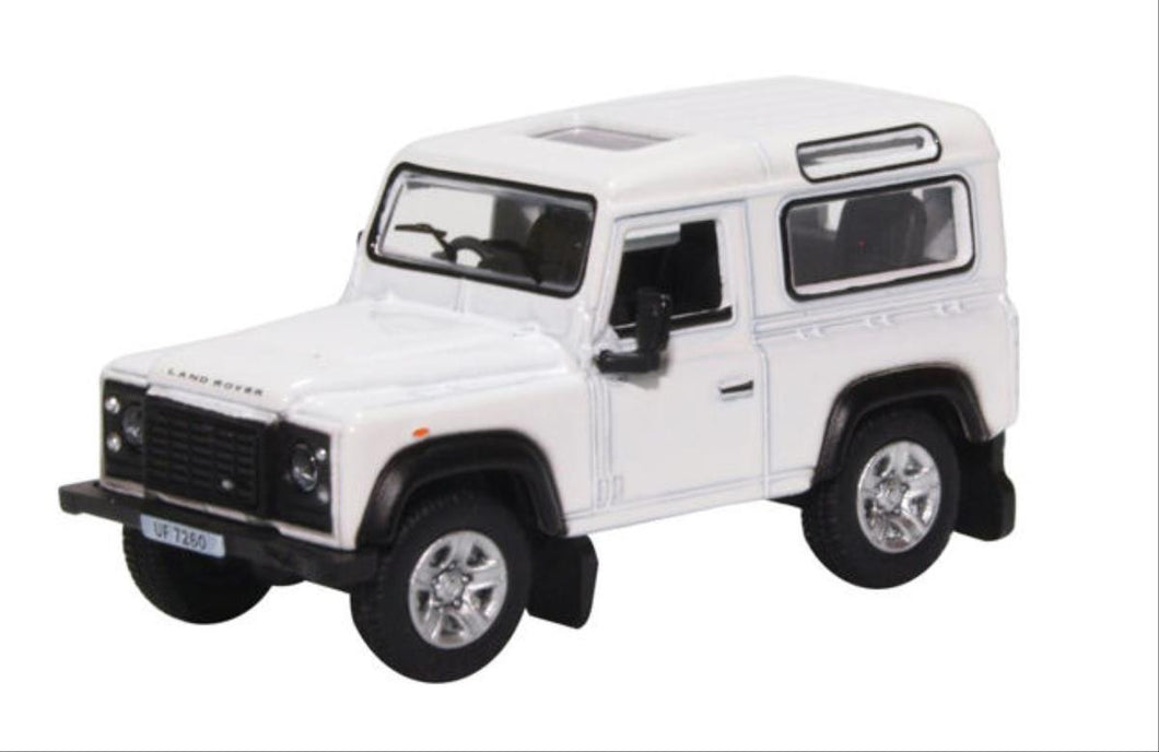 Land Rover Defender 90 Station Wagon White (HK Reg)   76LRDF012   1:76 Scale,OO Gauge