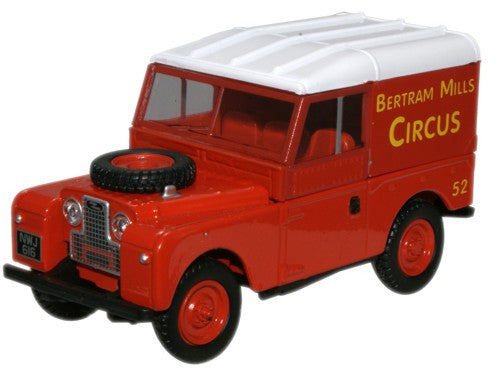 Land Rover Series I Bertram Mills   LAN188017   1:43 Scale